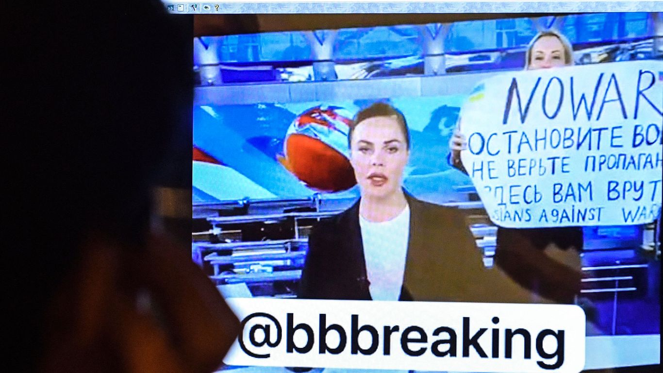 Russian state TV journalists resign amid Ukraine invasion