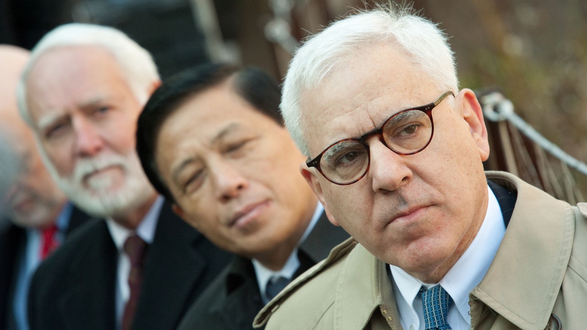  Wayne Clough (far left), secretary of the Smithsonian Institution, Ambassador Zhang Yesui, of the People's Republic of China, and David Rubenstein