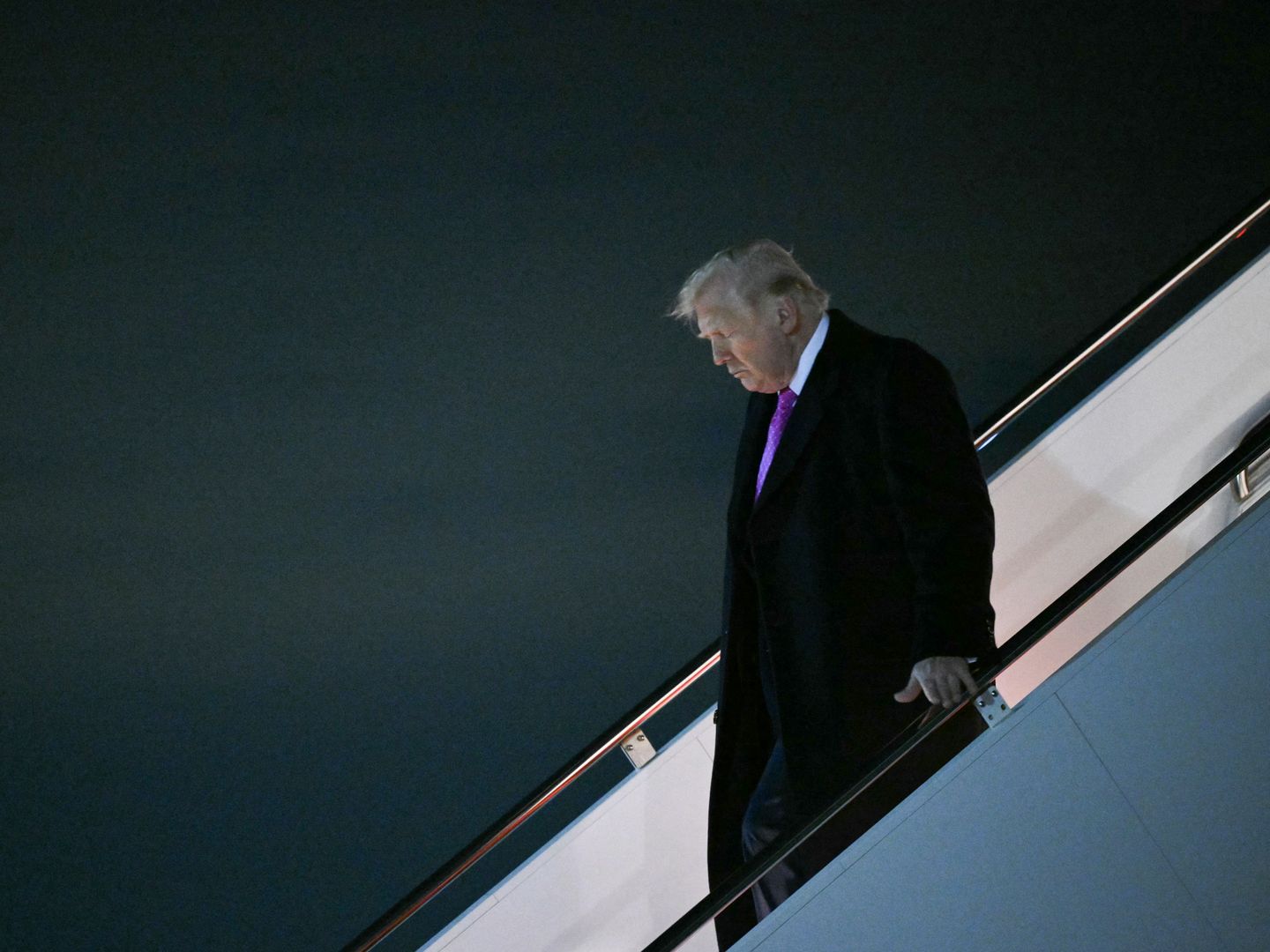 Trump Signals End to Iran War Without Opening Hormuz Waterway