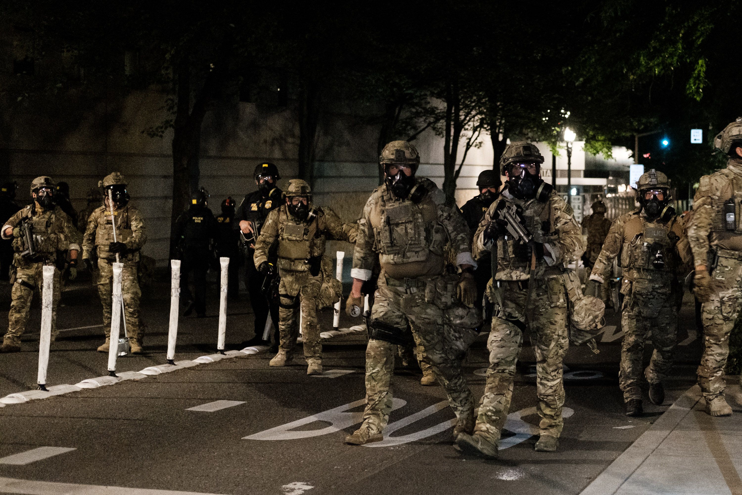 Federal officers preparing to disperse a crowd of protestors. Photo: Mason Trinca/Getty Images