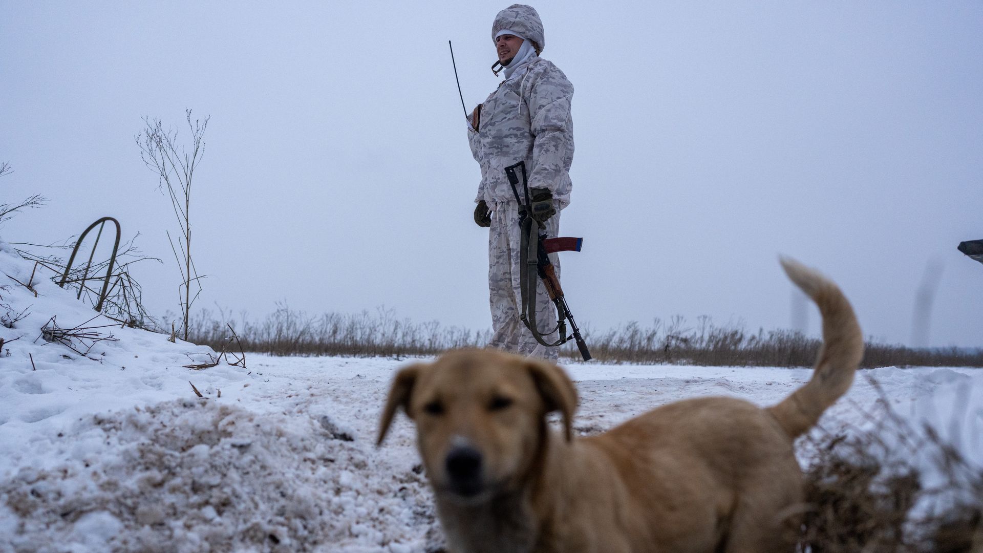 An Ukrainian Serviceman of the 30th Army Brigade are seen outside of Svitlodarsk, Ukraine on January 23.