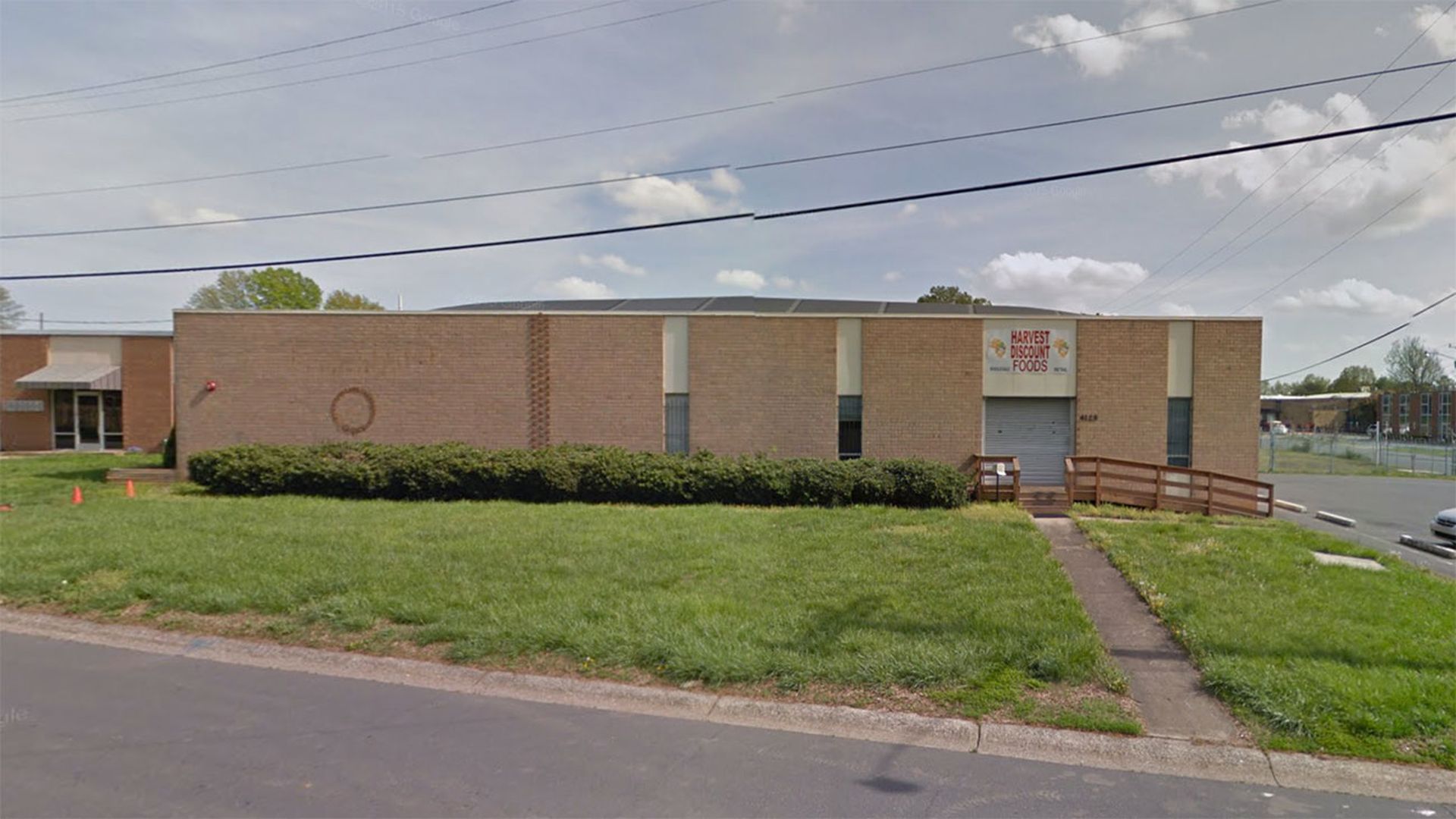 future-social-house-queen-park