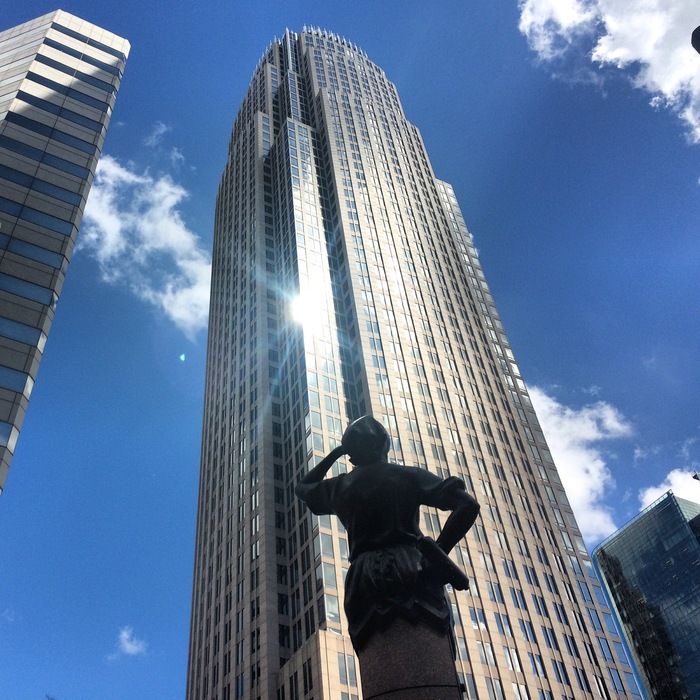 bank_of_american_buillding_and_statue