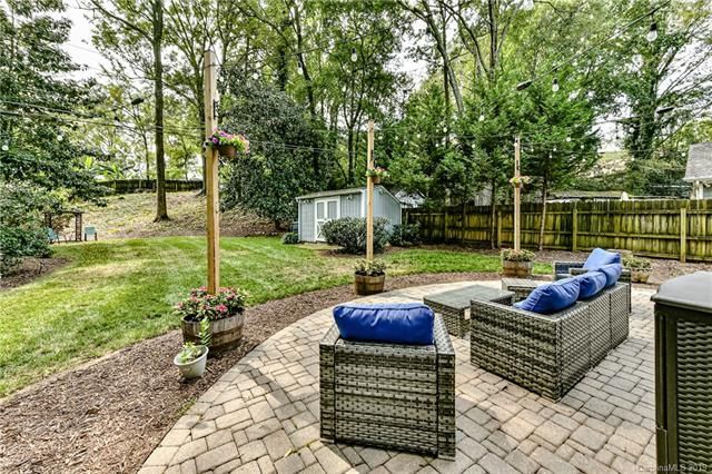 2208 Stratford Ave patio