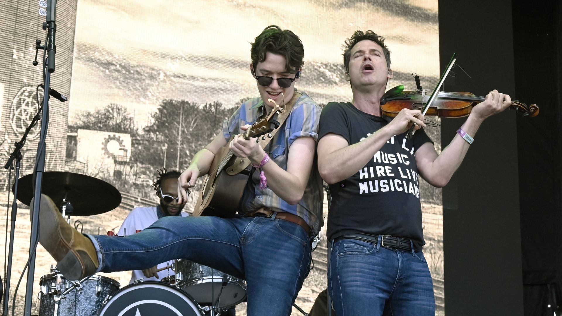 Ketch Secor and Mason Via of Old Crow Medicine Show on April 24, 2022 . Photo: Astrida Valigorsky/Getty Images