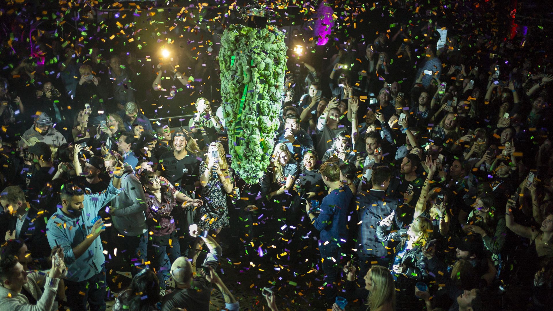 Canadians celebrate marijuana legalization