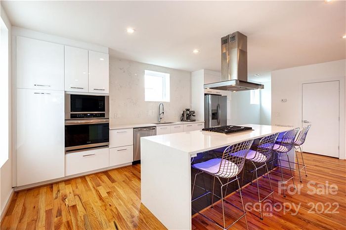 604 Mahopac St, kitchen