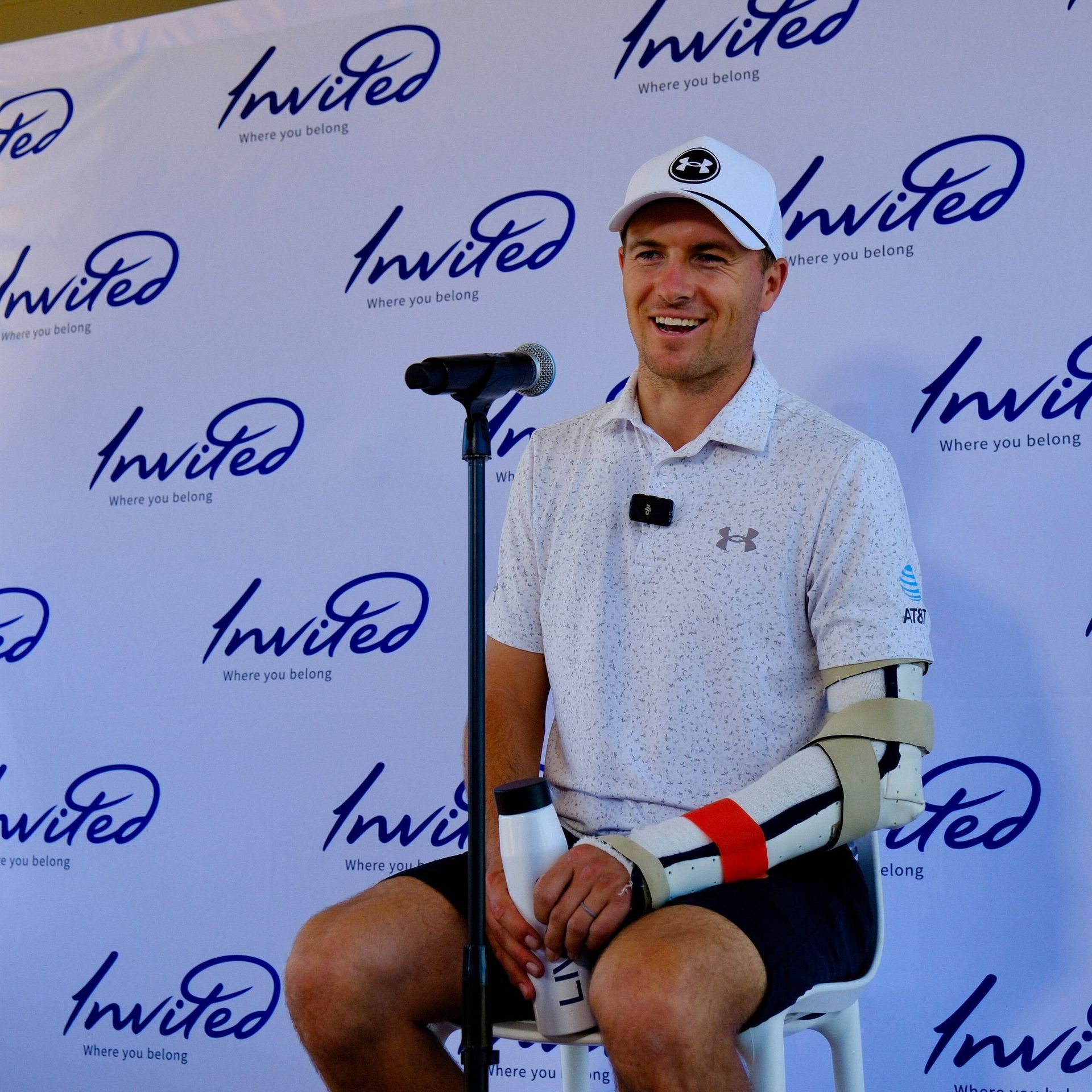 Jordan Spieth visits Brookhaven as he recovers from wrist surgery