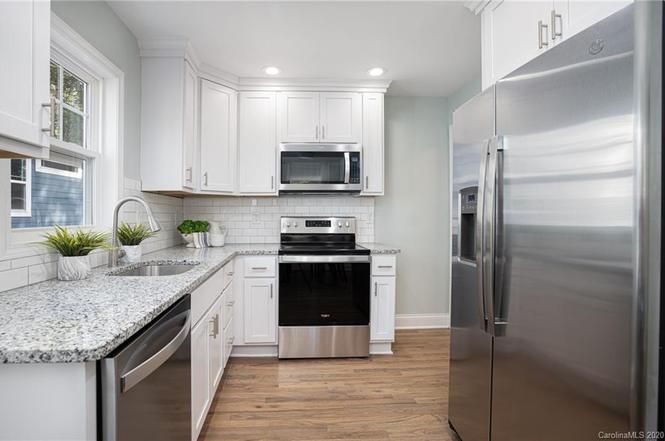 1135 Spruce St kitchen