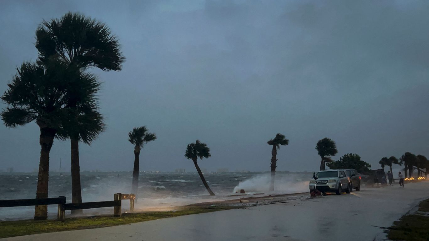 Thousands without power as Hurricane Nicole makes landfall in Florida thumbnail