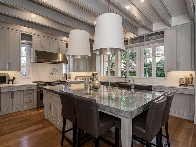 1617 Queens Road kitchen