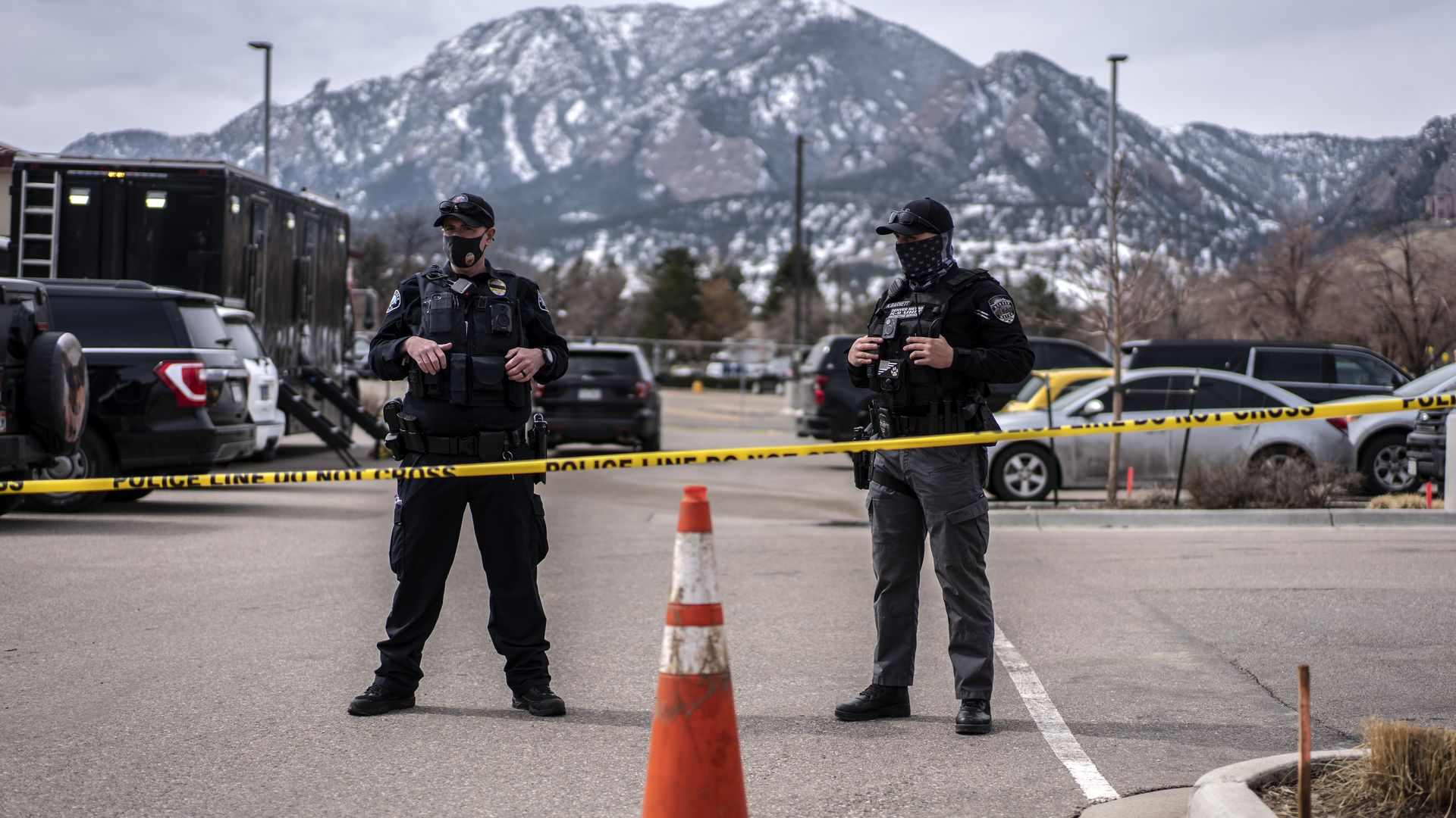 picture of two police officers standing in the parking lot of the king soopers grocery store