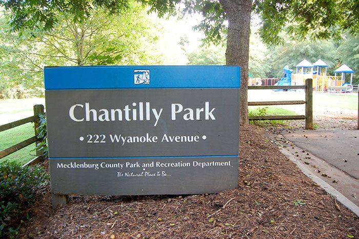 chantilly-park-sign