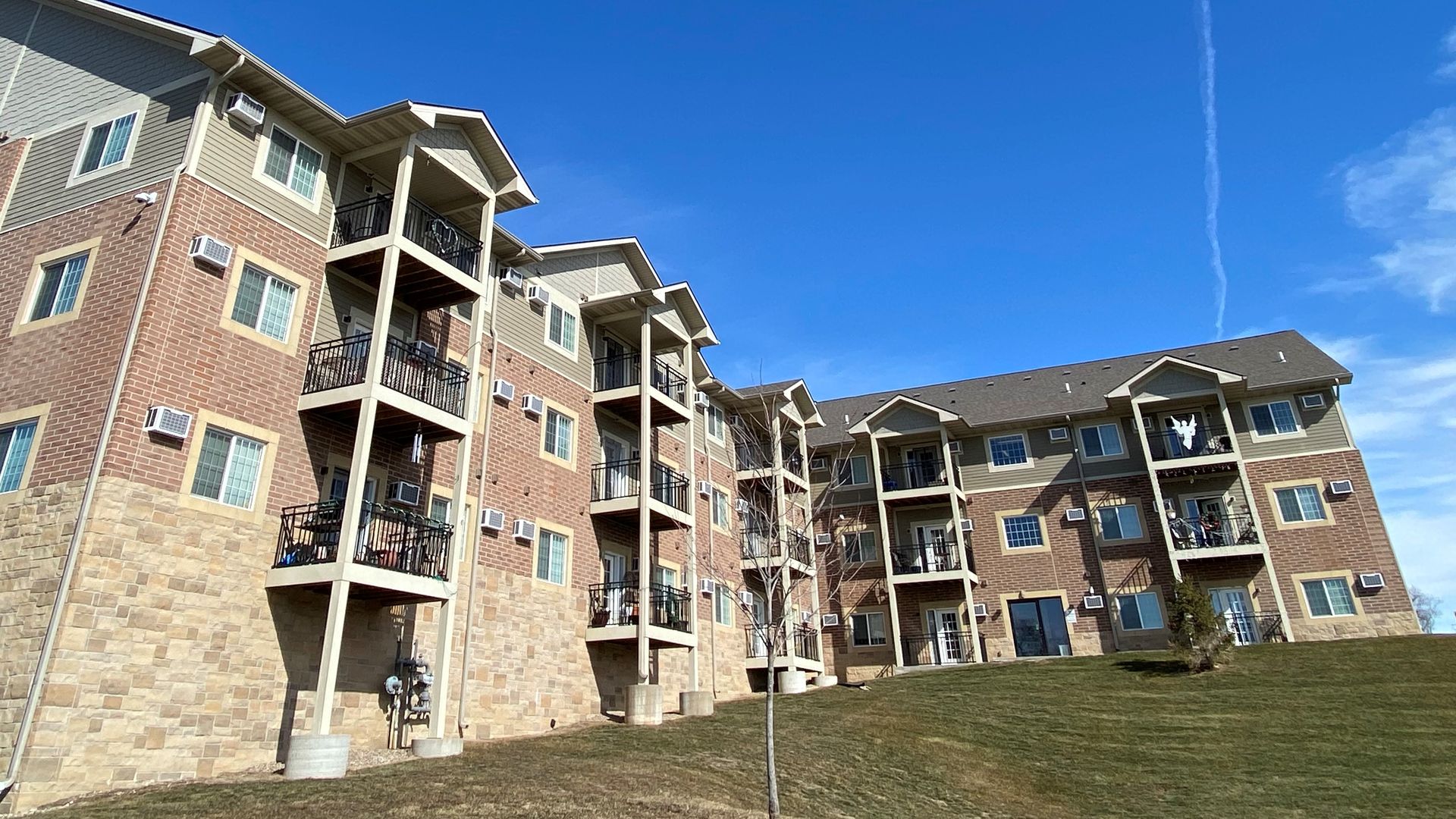 A photo of the Hilltop apartments in Des Moines.