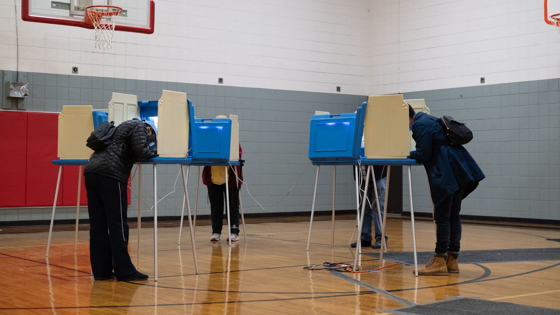 Voters cast ballots in south Minneapolis