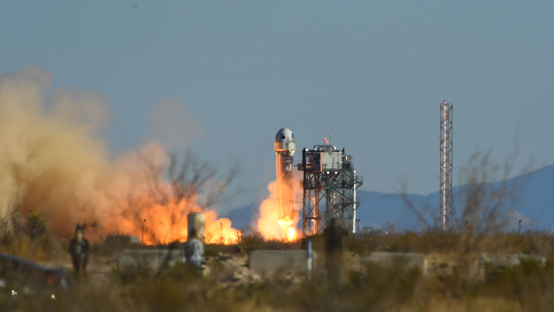 Blue Origin's New Shepard rocket lifts off from West Texas