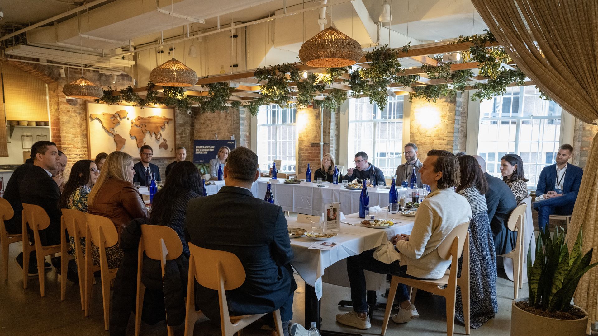 Expert Voices attendees enjoyed lunch during the discussion. Credit: Ronald Flores for Axios