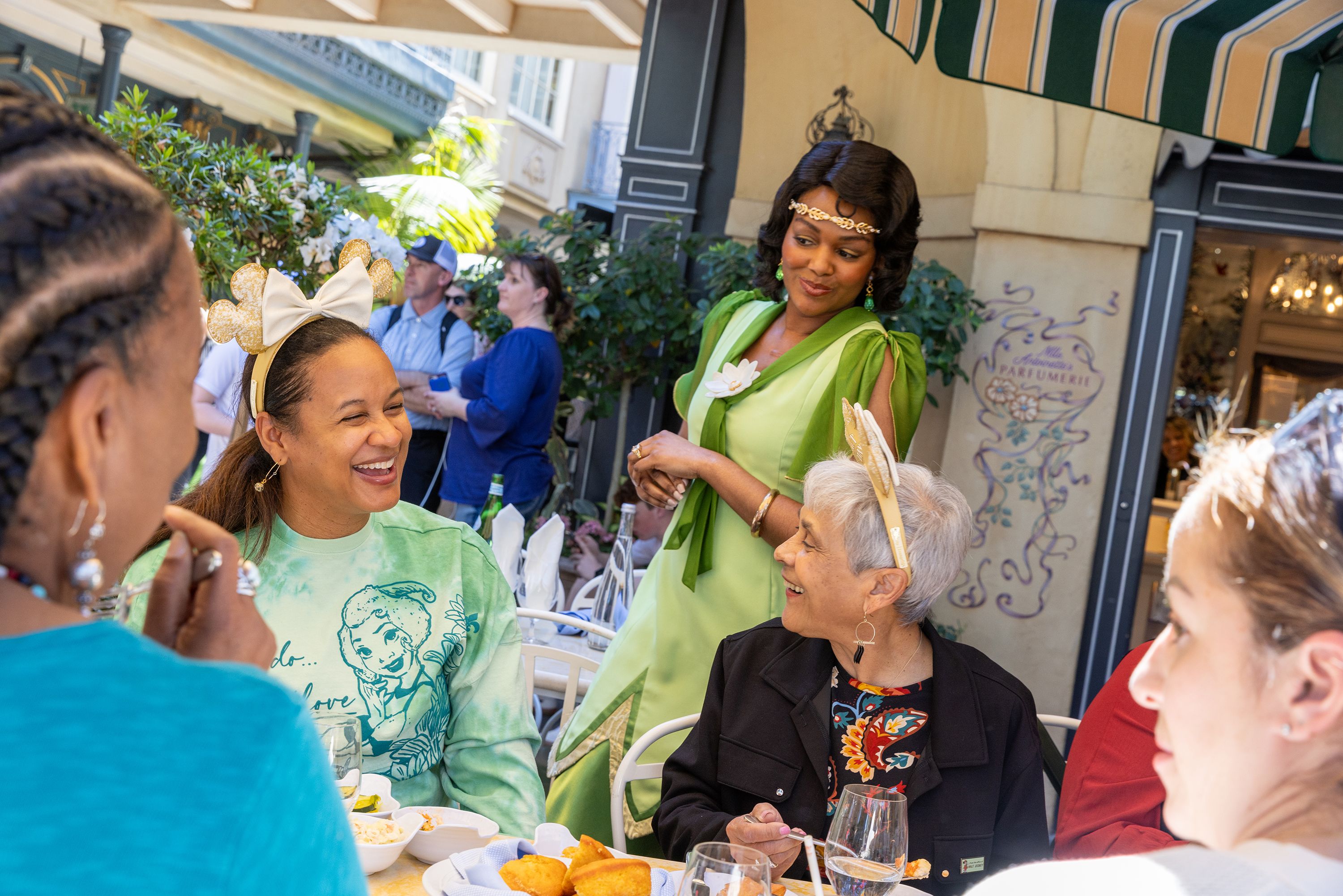 Stella Chase Reese and her daughter have dinner at Disneyland with Princess Tiana.