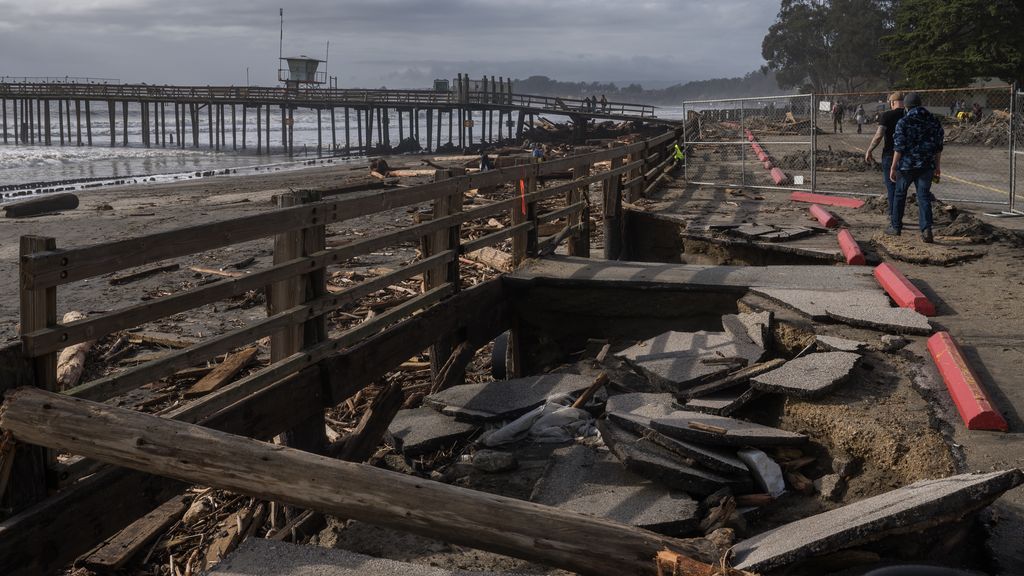 California storms: "Most potent" atmospheric river brings flood threats