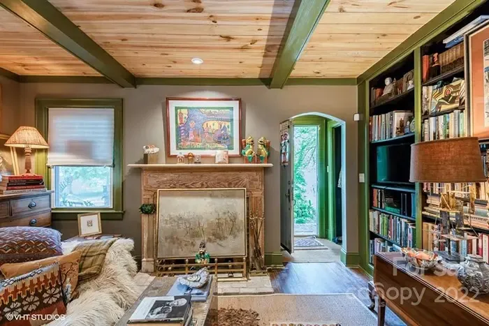 3020 Rush Ave living room arch