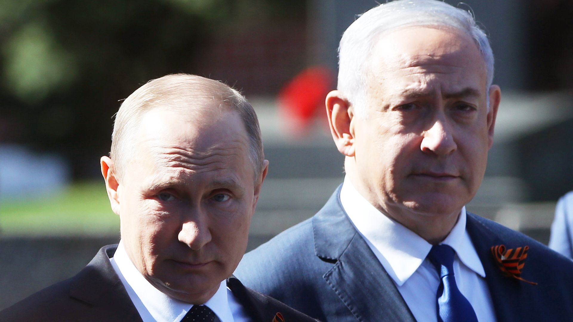 Vladimir Putin and Benjamin Netanyahu stand side by side 