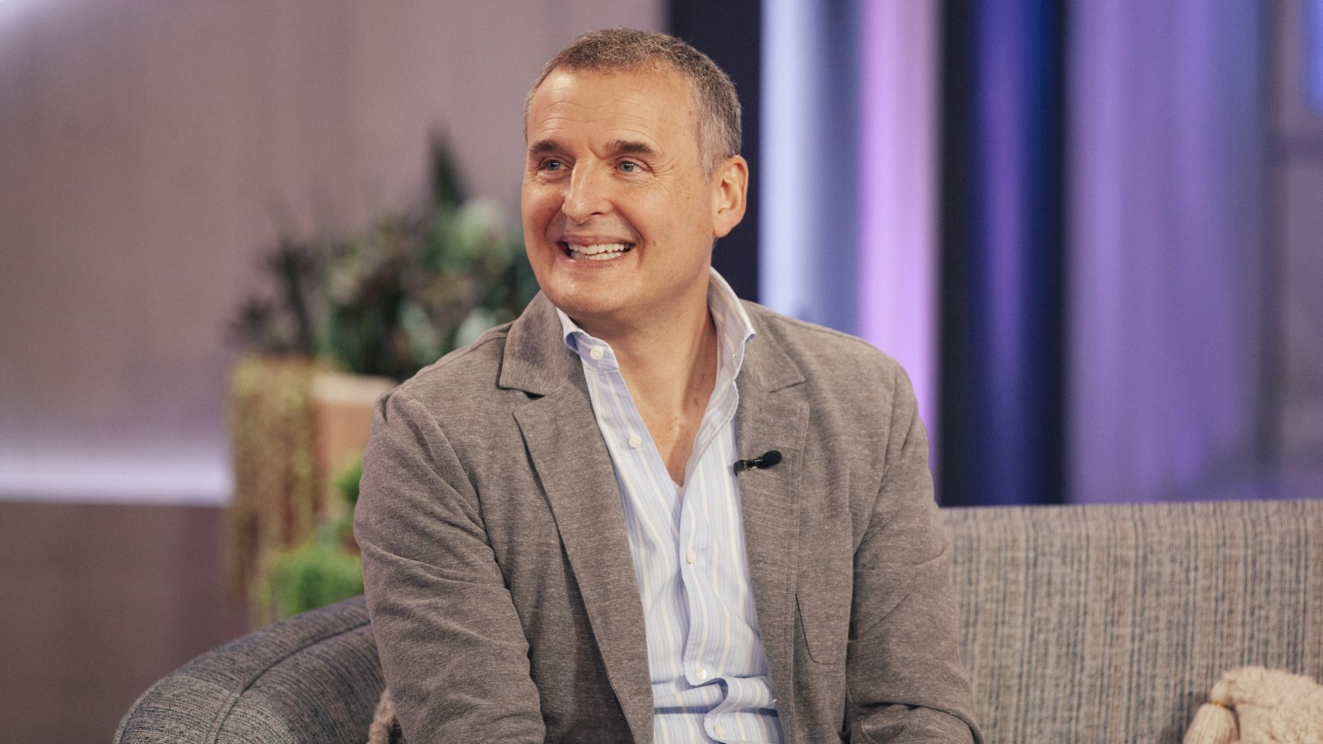 Phil Rosenthal smiling.