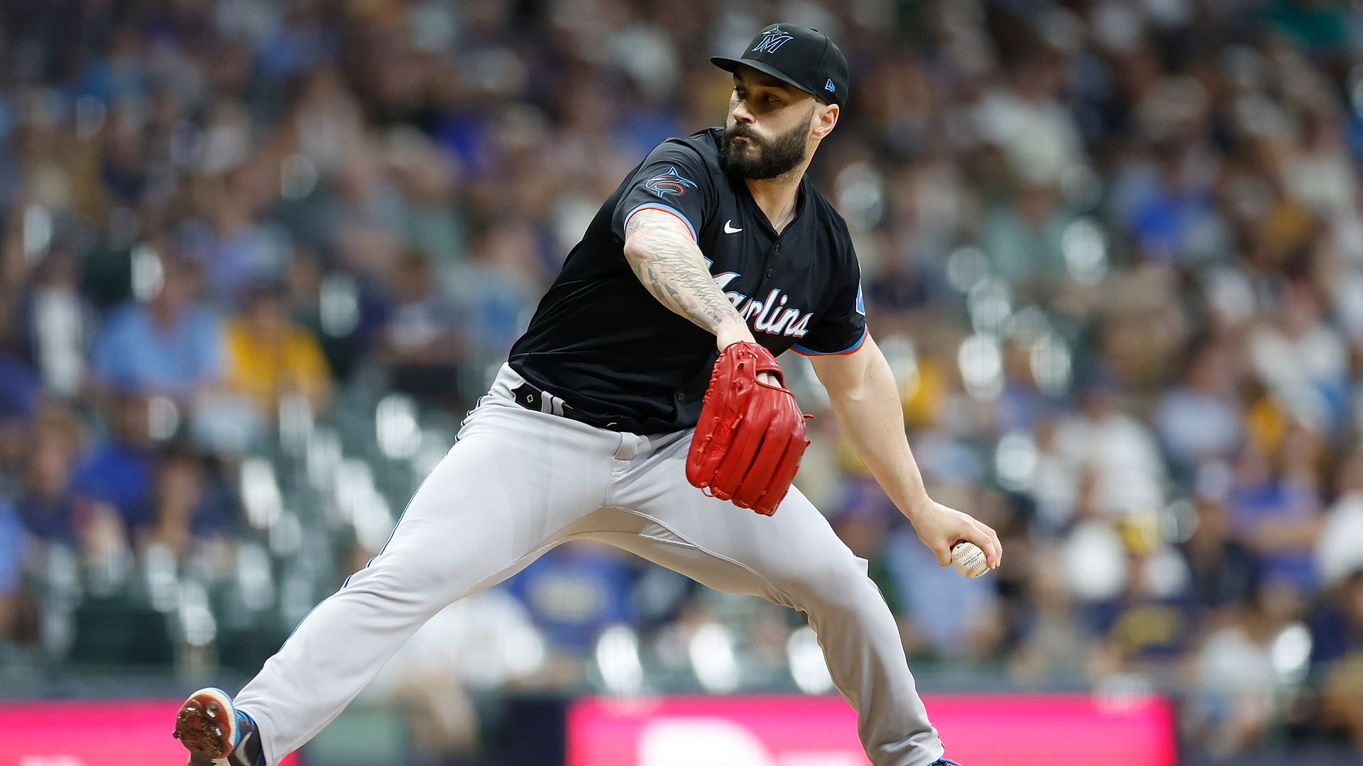 Tanner Scott pitching for the Miami Marlins