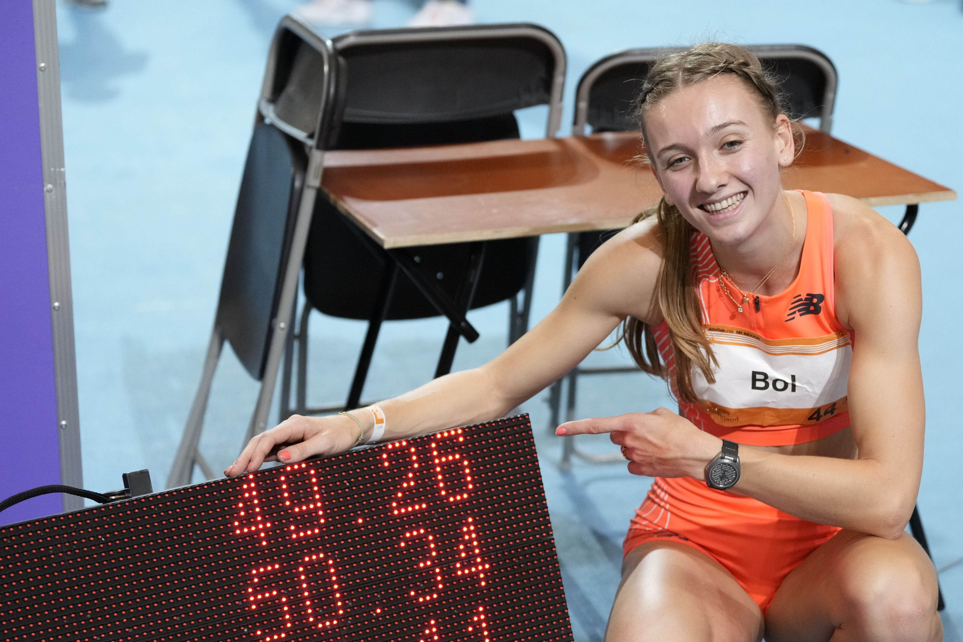 femke bol points to her new WR