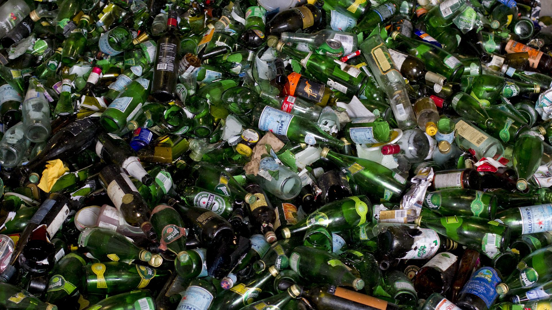 The Northwest Arkansas Council and EPIC Glass Recycling of Little Rock are offering 50 NWA businesses four months of free glass recycling. Why it matters: Recycling glass reduces energy consumption, air pollution and the use of raw materials to make new glass. State of play: Bars, restaurants,