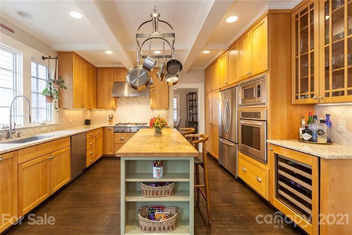 2338 Greenway Ave,kitchen