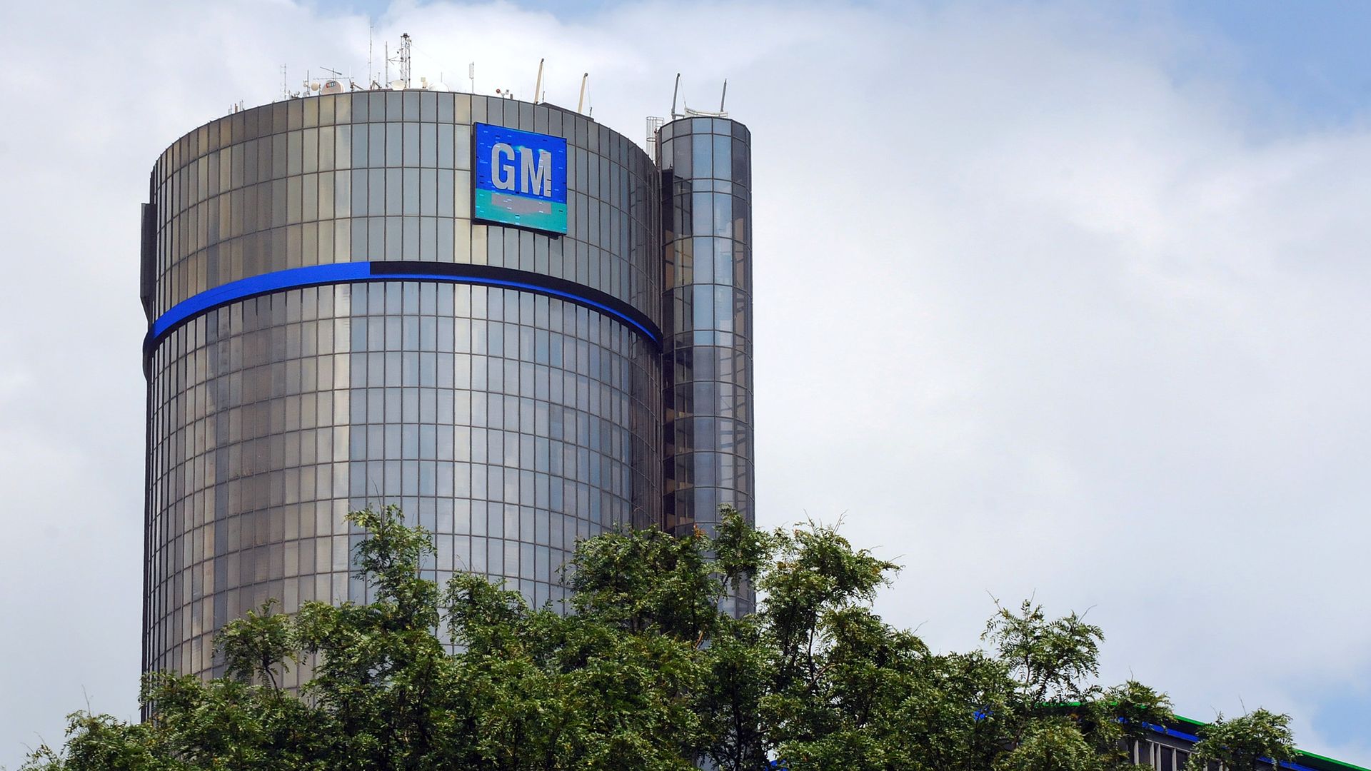 The General Motors world headquarters office is seen at Detroit's Renaissance Center. (Photo by Paul Hennessy/SOPA Images/LightRocket via Getty Images)