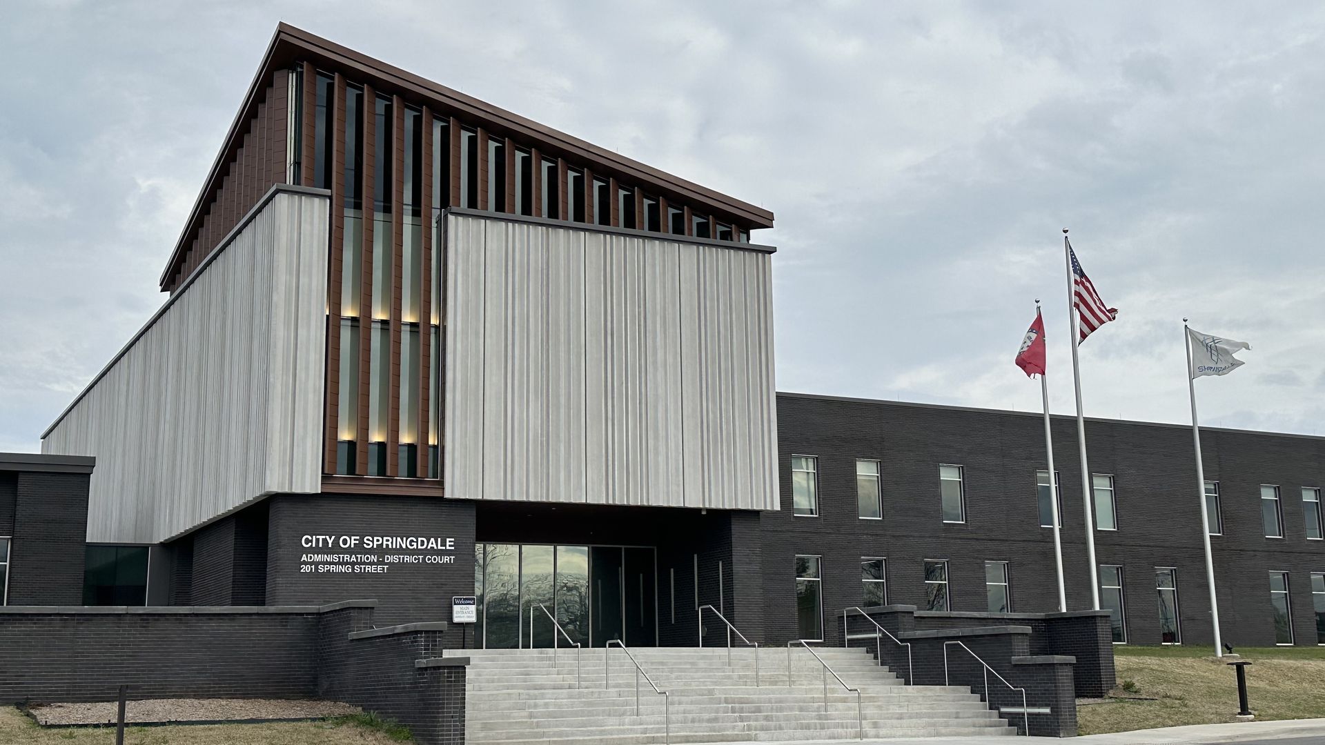 photo of springdale city hall