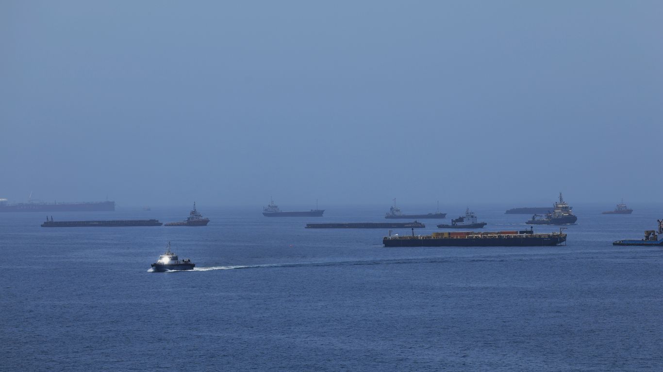 U.S. strikes Iranian targets near strait after Iran fires at ships