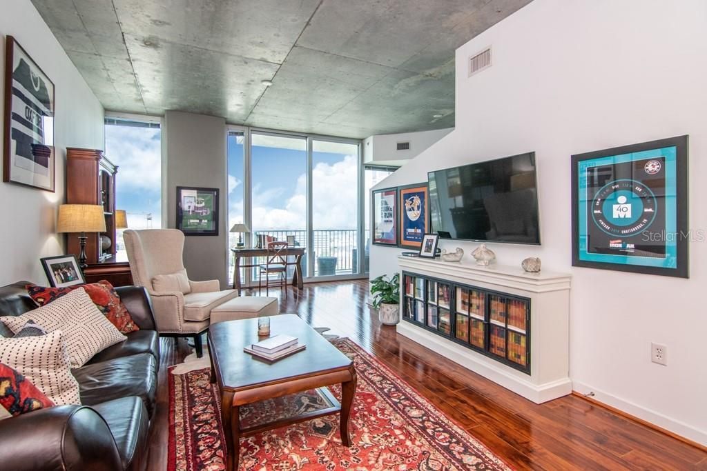 777 N Ashley Dr UNIT 1611 living room