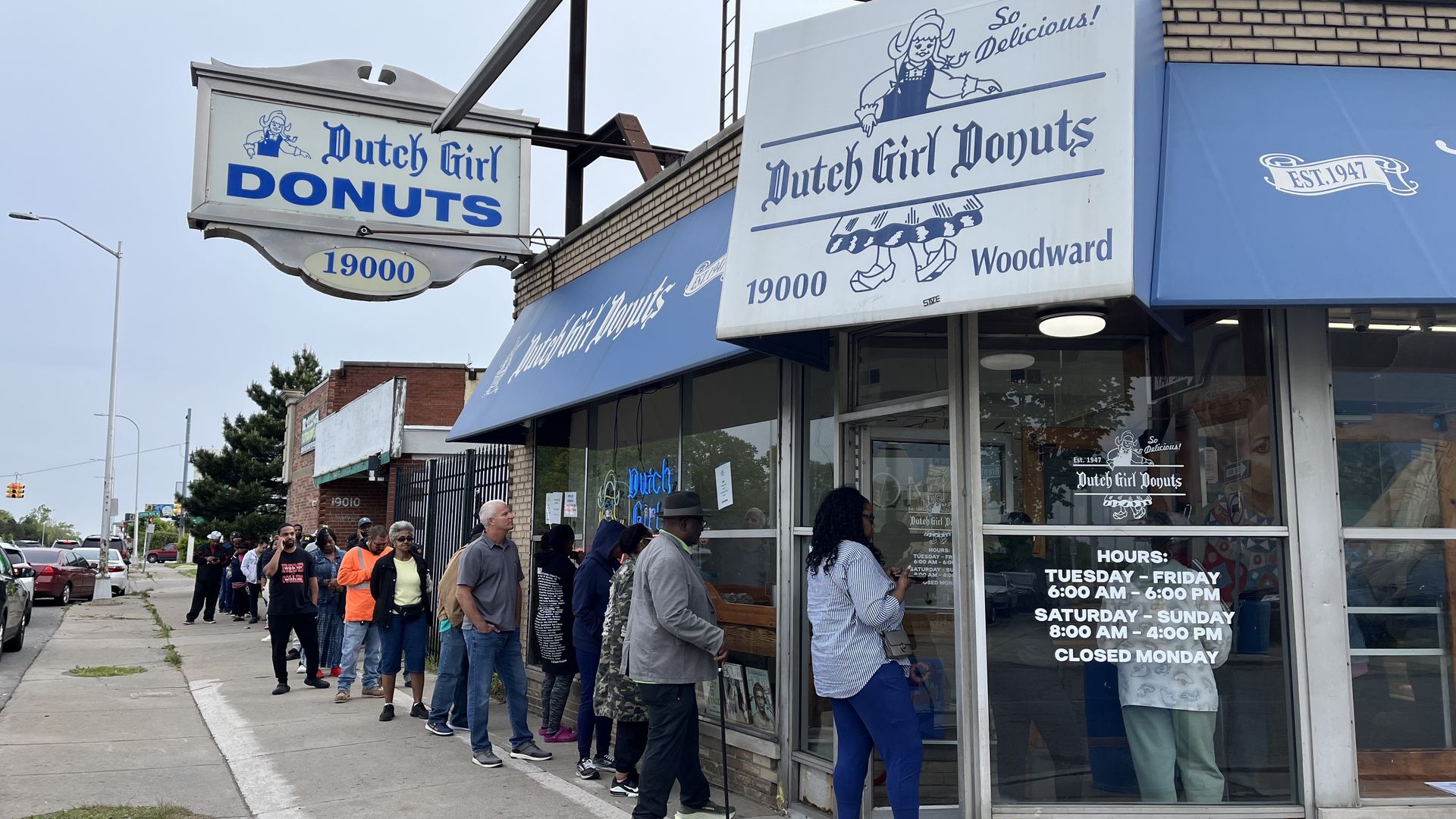 Line outside Dutch Girl