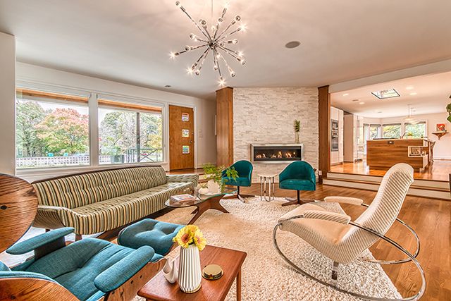 4642SharonViewRd-05Living-Foyer