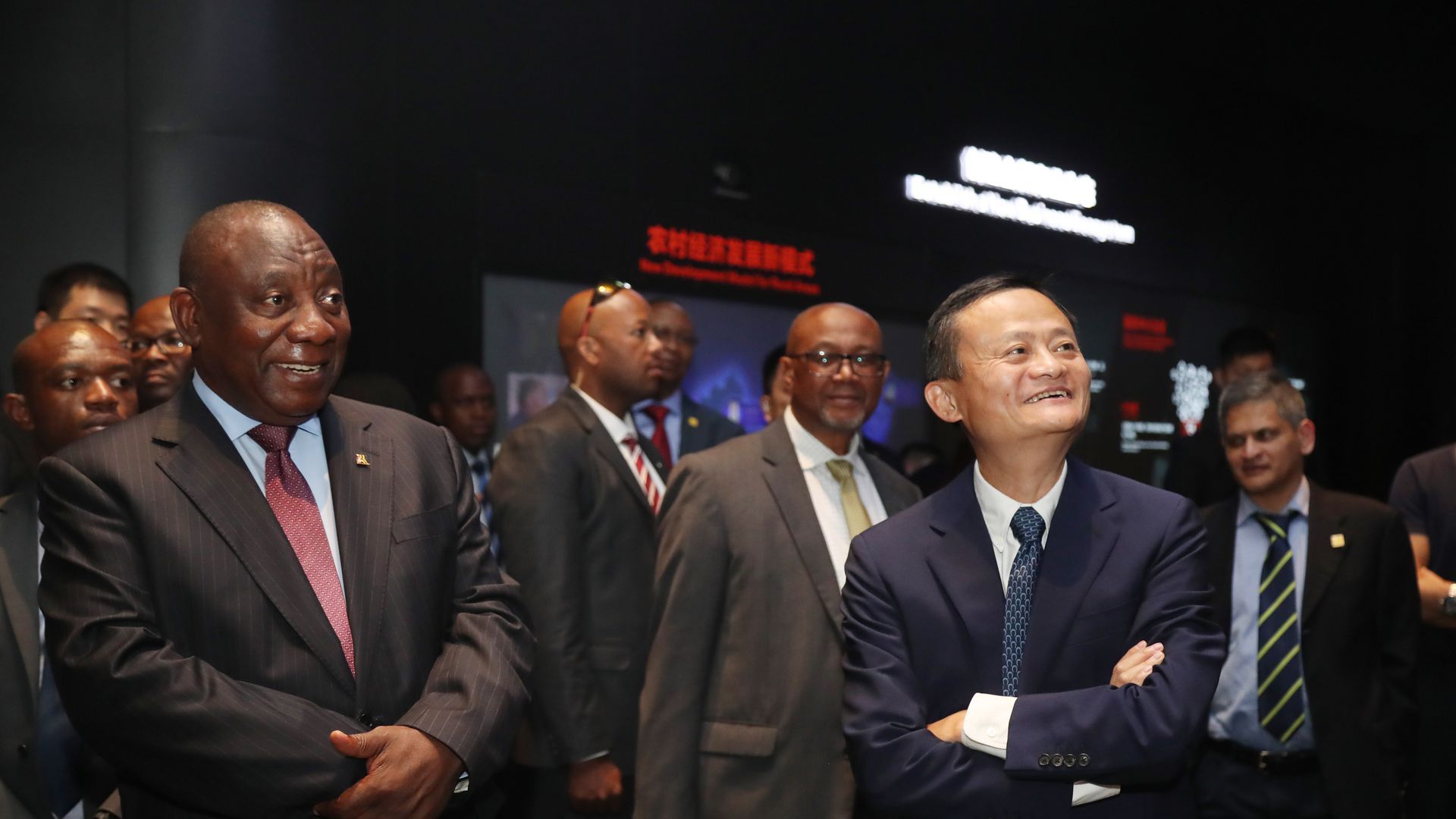 South African President Cyril Ramaphosa (l) and Alibaba chairman Jack Ma (r)
