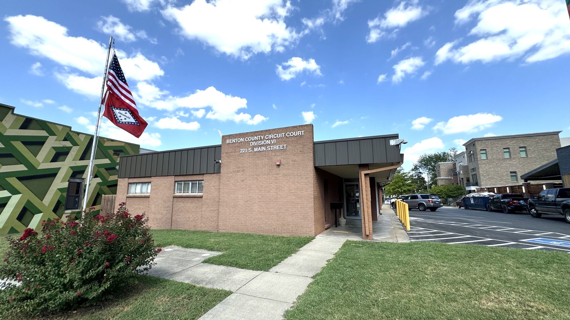 A photo of the Benton County Circuit Court Division VI building and it's adjacent parking lot. 