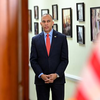 Pardoned Jan. 6 rioter arrested, charged with plotting Hakeem Jeffries' assassination