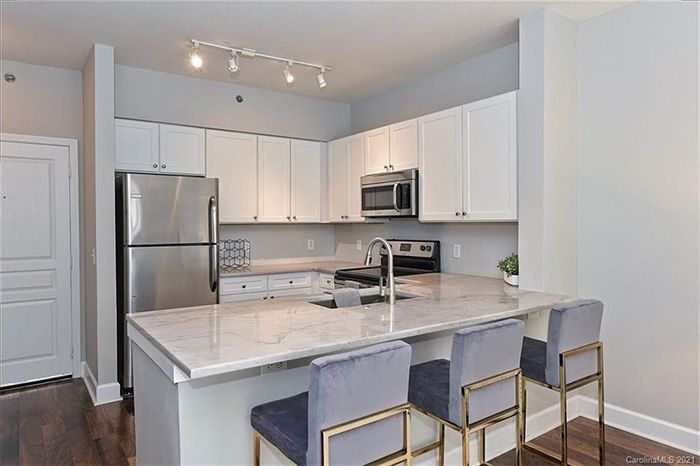 1315 East Blvd. #419 kitchen