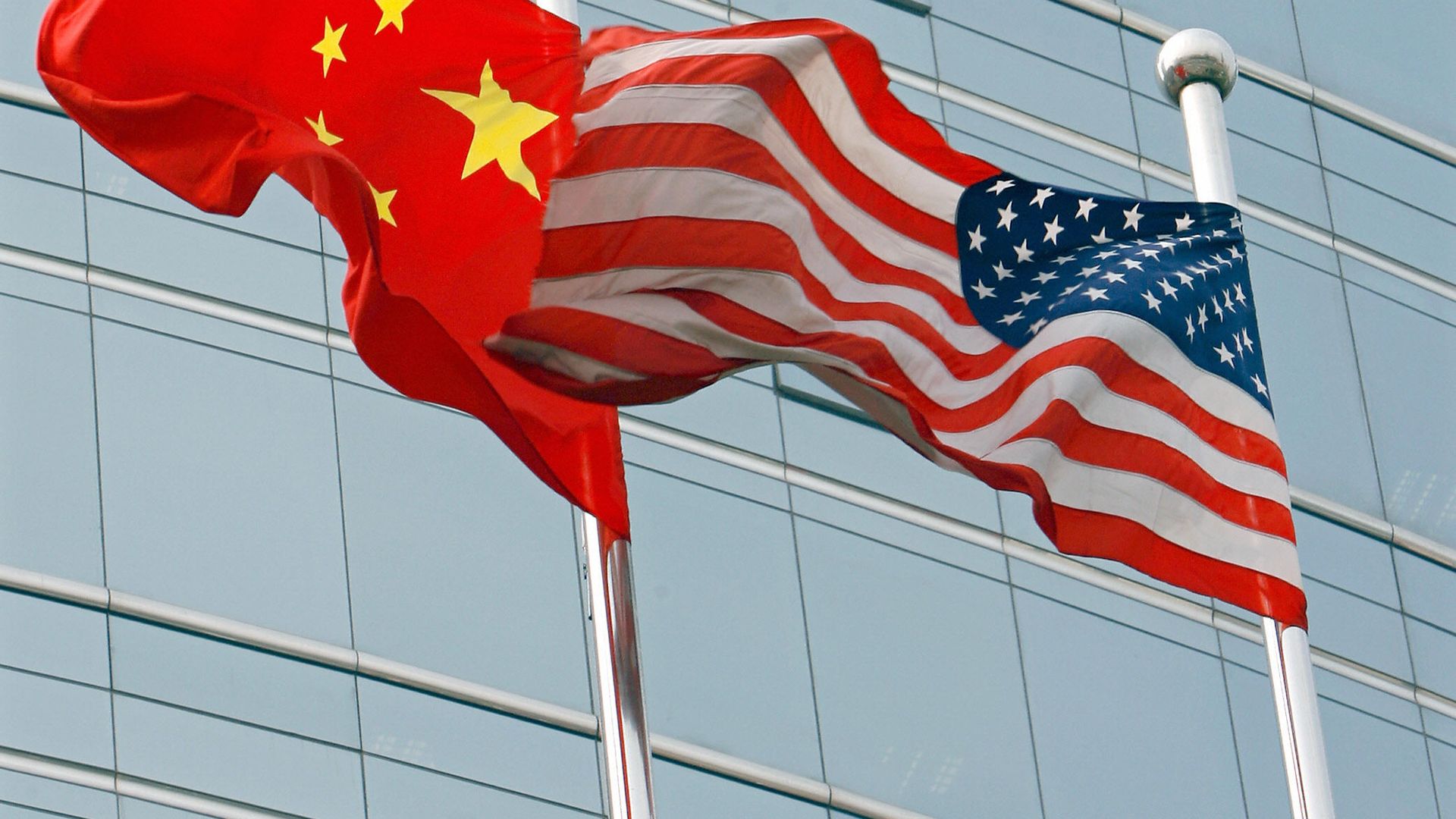 Beijing, CHINA: A US and a Chinese flag wave outside a commercial building in Beijing, 09 July 2007.