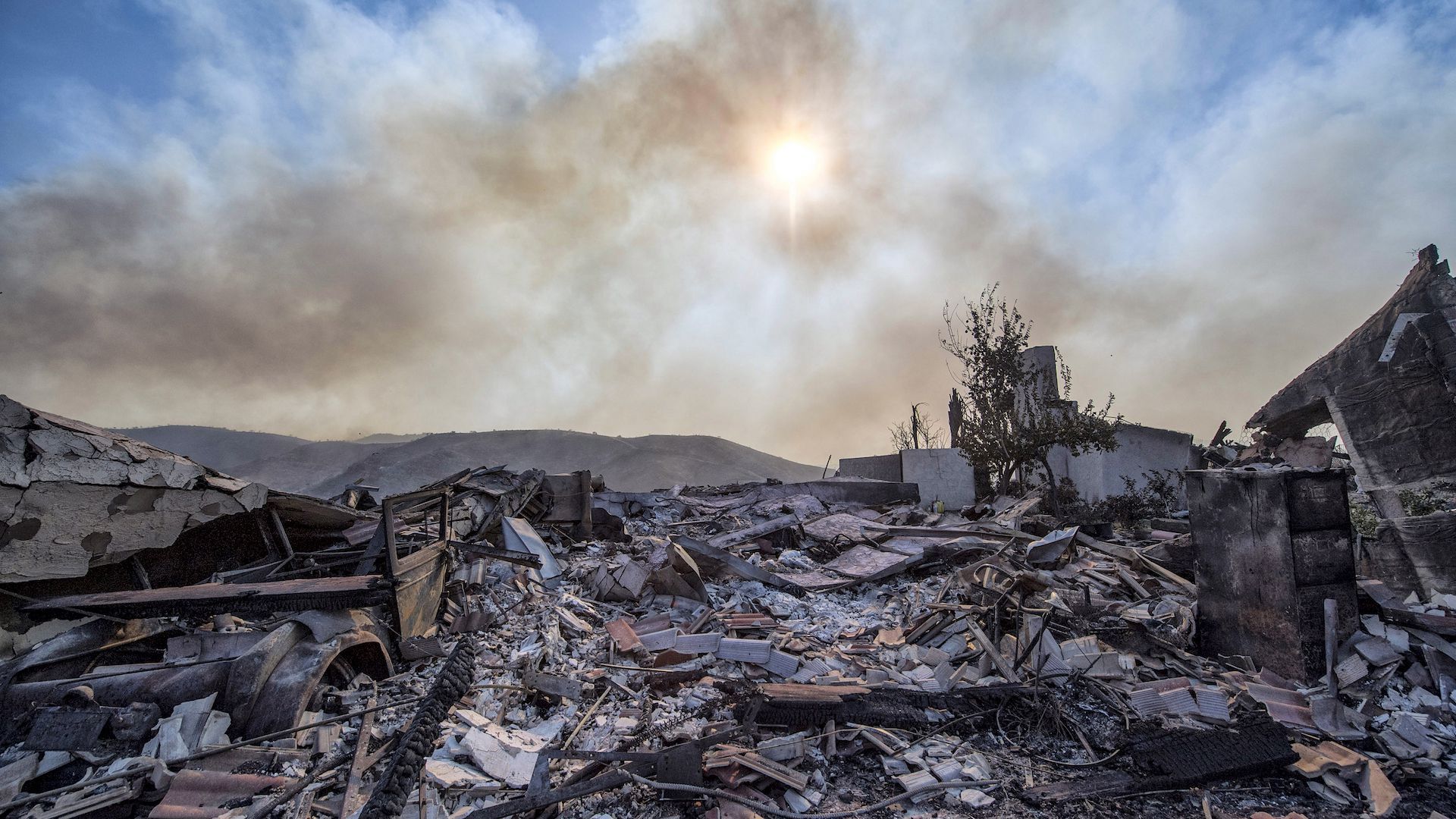 3 California Wildfires Death Toll Sets Record As Santa Ana Winds Continue Axios