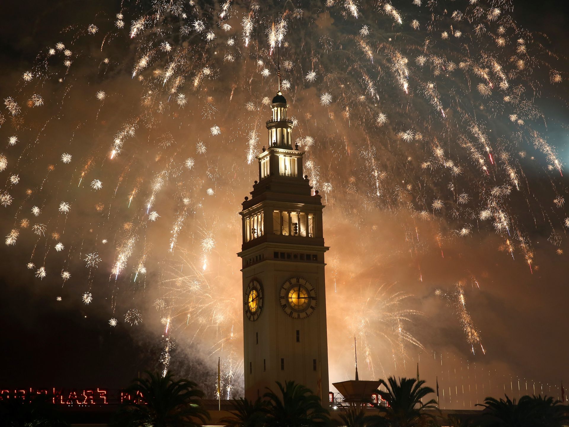 Best Budget-Friendly New Year's Eve 2026 Parties in the USA: Bars, Restaurants & Clubs Guide 1 Fireworks, bar crawls and parties to ring in 2026 in San Francisco ...
