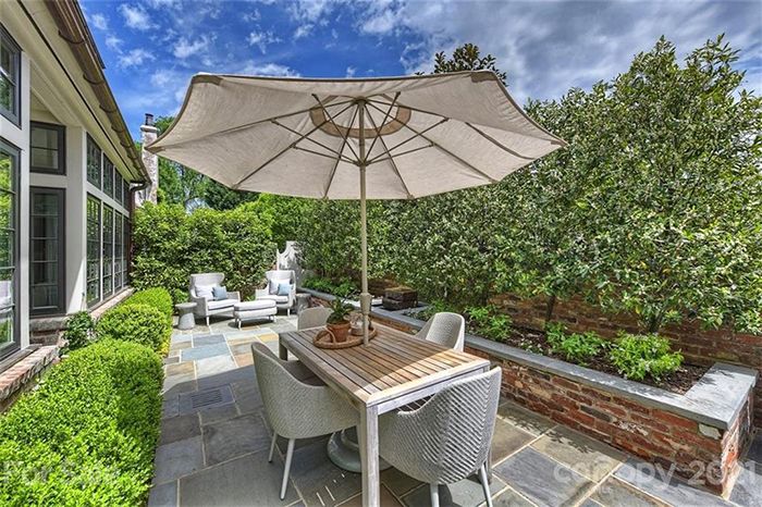 1198 Queens Rd patio