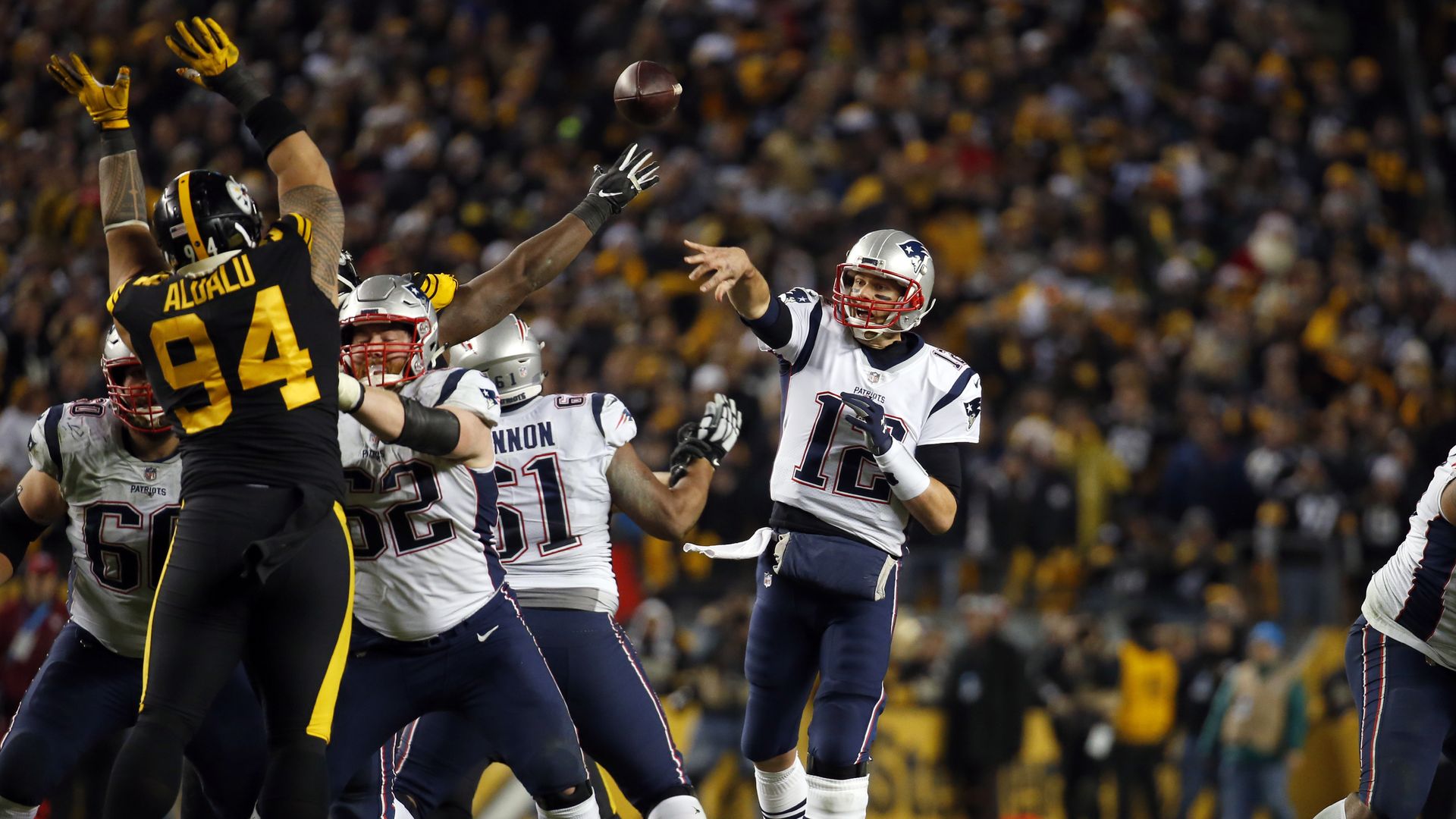 Tom Brady throwing against Pittsburgh Steelers