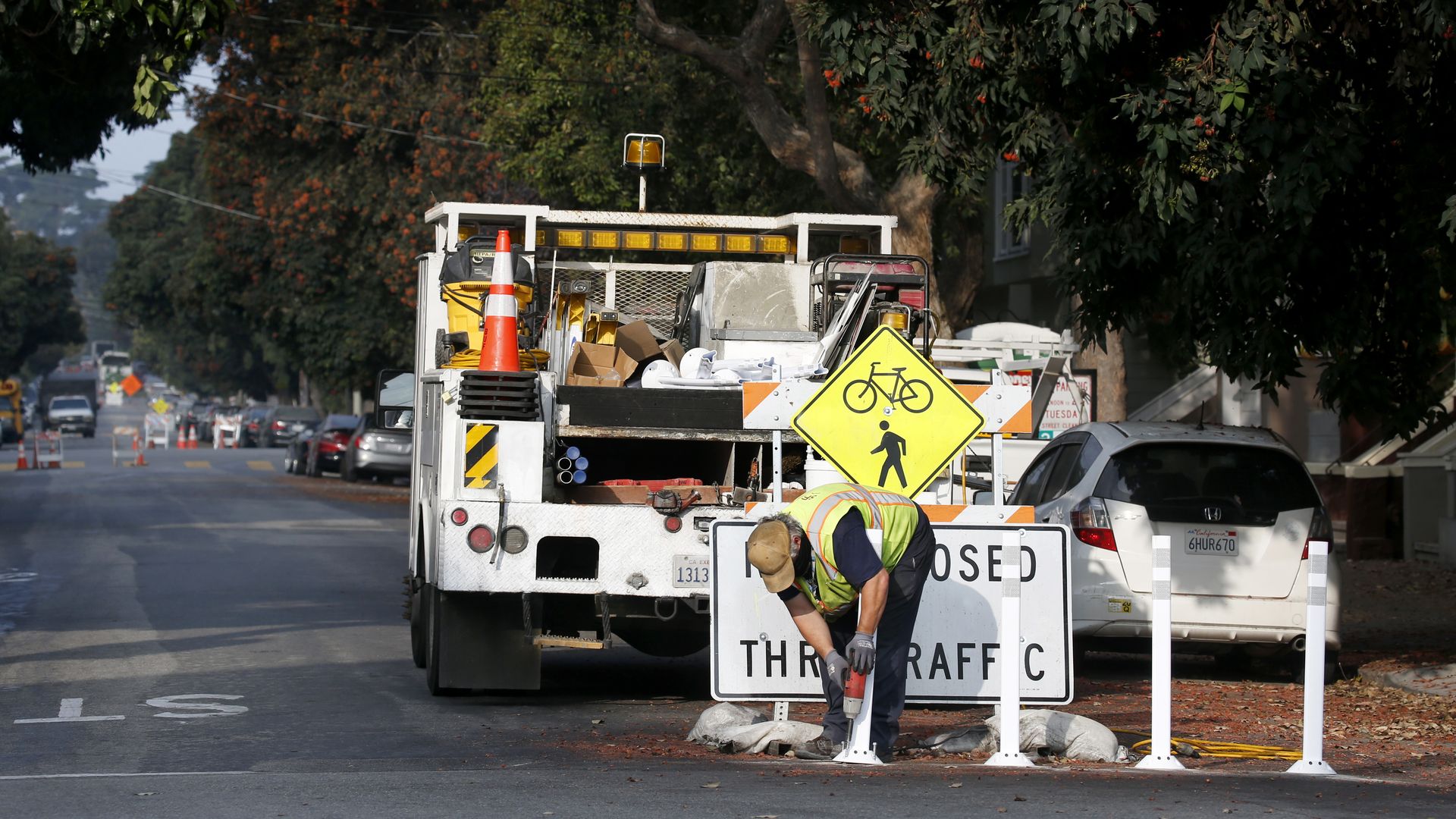 Street signs being installed on Page Street