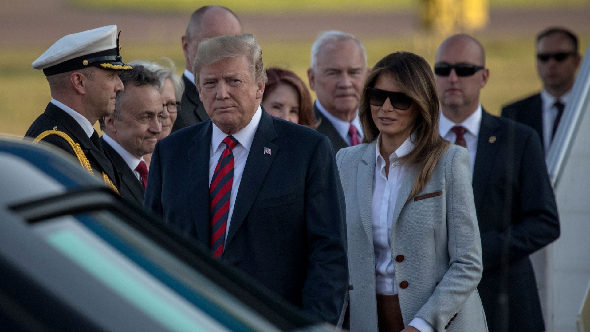 Donald Trump gets off Air Force One with Melania
