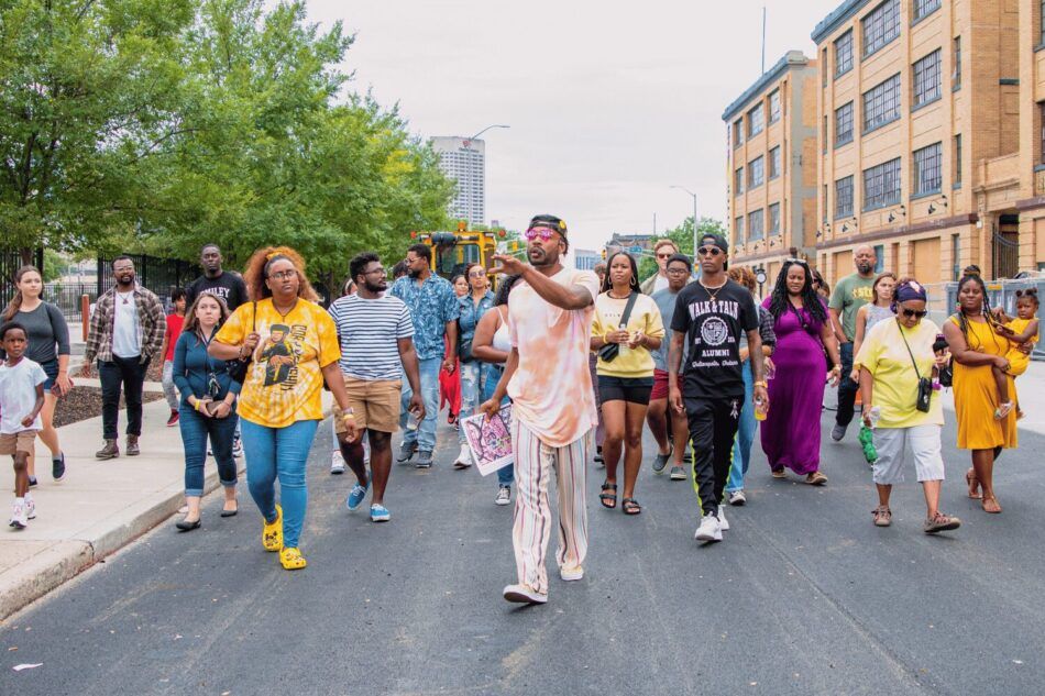 Sampson Levingston leads a tour in downtown. Photo: Through2Eyes