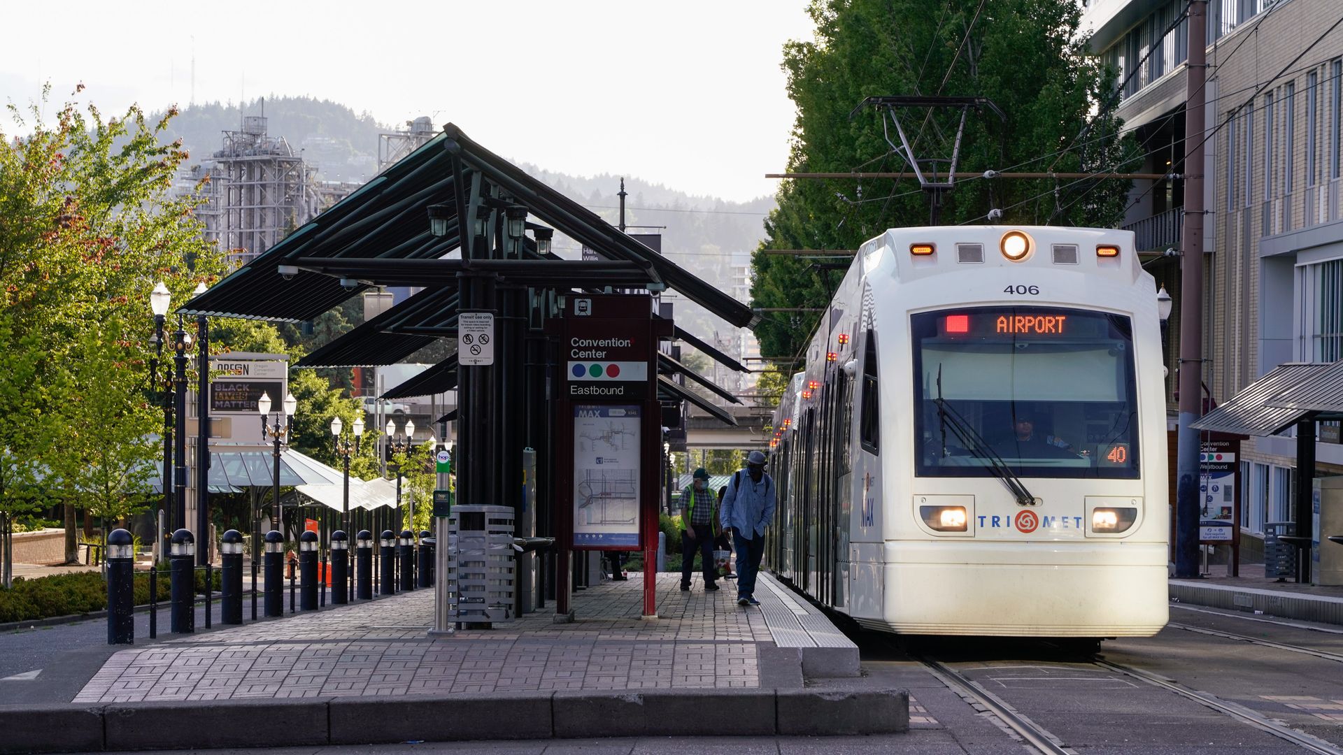 A photo of a TriMet train at a station.
