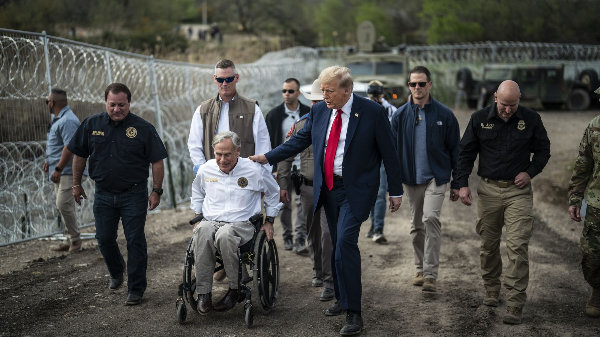 Trump and Greg Abbott at the border